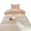 Juego de ropa de cama de cuatro piezas de algodón lavado, estilo nórdico simple con bordes festoneados, funda de edredón y sábana bajera, juego de tres piezas para dormitorios de estudiantes, adecuado para todas las estaciones