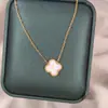 Colar, Pulseira e Brincos de Trevo da Sorte de Luxo Leve Europeu e Americano para Mulheres Moda Joker Titânio Aço Cor Livre Conjunto Explosões