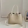 Bolsa de Mão Tipo Balde de Luxo para Mulheres 2026 Nova Moda de Verão Bolsa Transversal Simples de Nicho Bolsa Tote para o Dia a Dia