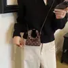 Mini bolso para mujer, nueva colección otoño/invierno 2026, diseño simple, elegante, casual y único, con patrones de encaje y lunares, y una correa cruzada