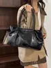 Bolsa Tote de Ombro Único em Couro Wax Oily Retro Outono Inverno Grande Capacidade Bolsa para Trabalho e Deslocamento Leve Luxo Nicho Sensação de Alta Qualidade Transfronteiriça