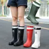 Comercio Exterior Transfronterizo Moda de Media Pantorrilla Botas de Lluvia para Mujer Ropa de Exterior Antideslizantes Suela Gruesa Impermeables Resistentes al Desgaste Zapatos de Goma Botas de Lluvia para el Trabajo