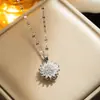 Collar giratorio de acero de titanio con girasol, una pieza de joyería de alta gama lujosa y versátil, con un diseño giratorio de trébol de cuatro hojas para la buena suerte