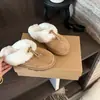 Ropa de abrigo 2026 botas de nieve de punta cerrada pantuflas de pelo pantuflas casuales de invierno de suela gruesa zapatos perezosos casuales nuevos con más terciopelo
