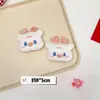 Oferta Especial do Fabricante Broche de Pelúcia Emoji Desenho Animado Boneco de Rato Desenho Animado Decoração Acessórios para Roupas