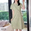 2626 Vestido Curto de Verão Novo Estilo Chinês, Soltinho, Acinturado, Manga Curta, Corte Evasê, Emagrecedor, Rejuvenescedor, Elegante, Moderno e Estiloso