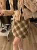 Falda Larga Retro de Cuadros Rojos para Mujer Primavera Otoño 2026 Cintura Alta Cadera Ajustada Adelgazante Casual de Lana Línea A Corta Invierno