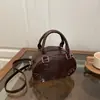 Primavera 2026 Nuevo Estilo Alto Retro Simple Moda Versátil Chic Bolso de Hombro Cruzado de Mano Estilo Bowling