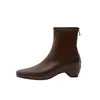 Botas Curtas Femininas que Aumentam a Altura 2026 Novas Botas Martin Pretas Outono/Inverno Bico Quadrado Botas de Cano Curto Francesas Botas Slim de Camurça