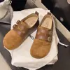 Zapatos de tacón bajo cómodos y elegantes para mujer para otoño, con tacón oculto, suela gruesa, diseño retro y detalles de cinturón y hebilla a la moda.