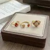 Nuevo Anillo Abierto de Lujo Ligero Estilo Chino Nicho Gama Alta con Carcasa de Esmalte Rojo, Perla, Fresa, Trébol de Cuatro Hojas, Calabaza para Mujer
