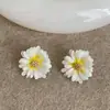 Pendientes de Flor de Margarita de Verano con Aguja de Plata y Diseño de Gota de Aceite, Dulces y Versátiles, Pendientes de Moda con un Toque de Lujo Ligero y Acabado de Alta Gama para Mujeres