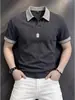 Top emagrecedor de cor contrastante com gola, polo de gaivota de manga curta para homens, textura respirável de alta qualidade para o verão com bordas dobradas, azul marinho