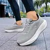 Zapatos para hombre Joni Danlai, nuevos zapatos deportivos de primavera, zapatos casuales para viajar de suela gruesa, zapatillas de running de malla ligeras y absorbentes de impactos