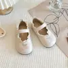 Sapatos baixos para meninas, sapatos de princesa, sapatos de caminhada com sola macia, sapatos pequenos de couro para bebês, novos sapatos baixos para meninas estilo Primavera/Outono 2026, sapatos de performance