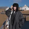 Traje de béisbol retro de estilo americano con diseño original para hombre, chaqueta holgada informal corta con capucha y textura de cuero sintético para otoño e invierno.