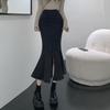 Saia Jeans Ruffle Cauda de Peixe Preta Slim Fit Cintura Alta Fenda no Quadril Linha A Elástica Comprimento Médio para Mulheres