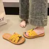 Sandálias chinelos casuais da moda com abertura nos dedos, estilo francês, sola grossa, novo modelo 2026, chinelos chinelos de verão para mulheres