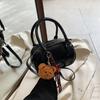 Bolso pequeño de axila simple y popular para mujer 2024 nuevo bolso de boliche portátil bolso cuadrado pequeño a la moda que combina con todo bolso cruzado