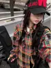 Camisa Xadrez Vermelha Bordada com Letras Estilo Retrô Americano Feminina Outono Design Moderno Solta Manga Longa Camisa Casaco Top