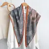 La nueva bufanda triangular de otoño e invierno de JM es una bufanda con patrón de espiga, vintage y sofisticada, para mujer, adecuada para combinar con camisas como bufanda decorativa para el cuello o chal.