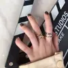 Versión coreana de la línea del anillo retorcido para mujer, temperamento simple, moda, anillo geométrico, transfronterizo, en stock, primera generación de envío