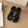 Sandalias Cuadradas Decoradas con Metal Estacionales de Primer Encuentro para Mujer, Tacón Grueso, Antideslizantes, Simples y Elegantes, Nuevo Artículo de Verano