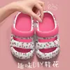 Crocs Infantis Meninas 2026 Novos Sandálias Fechadas Desenho Floral Chinelos para Bebês e Crianças Outdoor Princesa Praia Meninas