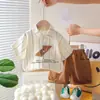 Conjunto de Verano para Niños 2026 Nueva Moda Infantil Elegante Camisa de Manga Corta Conjunto de Dos Piezas Rayado Moderno Genial