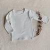 Ropa para Niños de Primavera Tipo a Estilo Coreano Camiseta de Manga Larga para Niños Cuello Redondo Algodón Ropa para Niños Pequeños Camiseta Interior de Color Liso para Exportación