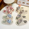 Pantufas Fofas de Pelúcia Xadrez para Crianças 2026 Outono e Inverno Novas Pantufas de Algodão Pelúcia Quentes Antiderrapantes para Casa