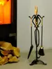 Conjunto de Ferramentas para Lareira de Quatro Peças, Pá de Cinzas, Pinça para Lenha, Acessórios, Enfeites Decorativos para Lareira de Fogo Real, Limpeza e Remoção de Poeira