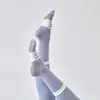 Nuevos calcetines de Pilates antideslizantes para yoga para mujer, calcetines de compresión de algodón de media pantorrilla para deportes de fitness en interiores