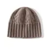 Moda clásica de otoño e invierno, nuevo gorro cálido de punto de cachemir con trenzado de cable, gorro simple de color liso para la cabeza, protección para los oídos