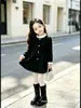 Vestido Infantil Feminino Outono Estilo Pequena Francesa Preto com Babados Gola Alta Botão de Pérola Saia de Lã Vestido Princesa Estiloso para Bebê