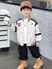Chaqueta de Béisbol de Otoño para Niños 2026 Nuevo Estilo Coreano Deportiva con Bloques de Color Cuello Alto Chaqueta Versátil
