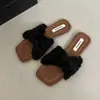 Zapatillas esponjosas estilo Chanel para mujer, calzado de exterior, nuevo estilo 2026, estilo perezoso de vacaciones, zapatillas de suela plana suave