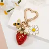 Pendente Criativo Artificial Estéreo Morango Cereja Fofo Pequeno Chaveiro de Liga Metálica Flor Doce Japonês e Coreano Acessórios