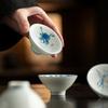 Taza de té china azul y blanca pintada a mano Juego de té Kung Fu Color bajo cubierta Cerámica Taza de té pequeña Taza cubo para el hogar 35ml Taza para invitados