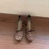 Zapatos de mujer estilo francés con lazo y estampado de leopardo, de fondo plano, 2026 primavera/otoño, zapatillas de ballet rojas para combinar con faldas