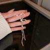 Pendientes asimétricos de lujo ligeros y de alta gama con un toque distintivo para mujer, elegantes y modernos, accesorios para las orejas que combinan con todo.