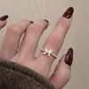 Anillo Vintage~Retro de Gama Alta con Banda Ancha Cepillada, Diseño Único, Versátil, Estilo Mid-Century, Lujo Ligero