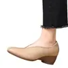 Zapatos de mujer de punta fina estilo francés, piel suave, diseño bajo, nuevo modelo otoño 2026, cómodos zapatos planos de cuña con suela blanda para madres de mediana edad y mayores