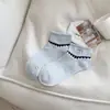 Meias de Primavera e Verão em Azul Claro com Botões Decorativos de Ursinho de Desenho Animado, Meias Cano Baixo de Algodão Sem Costura Estilo Coreano para Mulheres