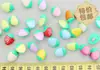 Hebilla Plástica de Resina Ensamblada Multicapa Botón Infantil Hebilla Decorativa Parche Hecho a Mano Patchwork Hebilla Pequeña de Fresa con Pie