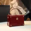 Mini Bolsa 2024 Novo Design de Nicho Feminina Formato de Caixa Bolsa Transversal Couro Patente Estilo Versátil Tendência