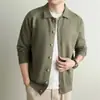 Suéter de Tricô Masculino 2026 Outono/Inverno Estilo Old Money Cardigan com Gola Reversível Jovem Luxo Casual de Negócios Jaqueta de Tricô de Peça Única