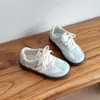 Zapatillas de entrenamiento estilo coreano con lunares, marca alemana, para niñas, nueva colección primavera/otoño 2026, zapatillas blancas con cordones y suela plana, zapatos casuales versátiles para estudiantes