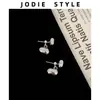 Pendientes Elegantes de Lujo Ligero Estilo INS Frío Colgantes Traseros Diseño Minimalista de Nicho Pendientes de Frijol Metálico Ovalados para Mujer