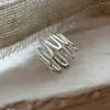 Anel Irregular Pregueado Exquisito e Versátil para Mulheres, Abertura que Não Desbota, Anel de Dedo Indicador Estilo Simples Acessível de Luxo Ajustável Novo